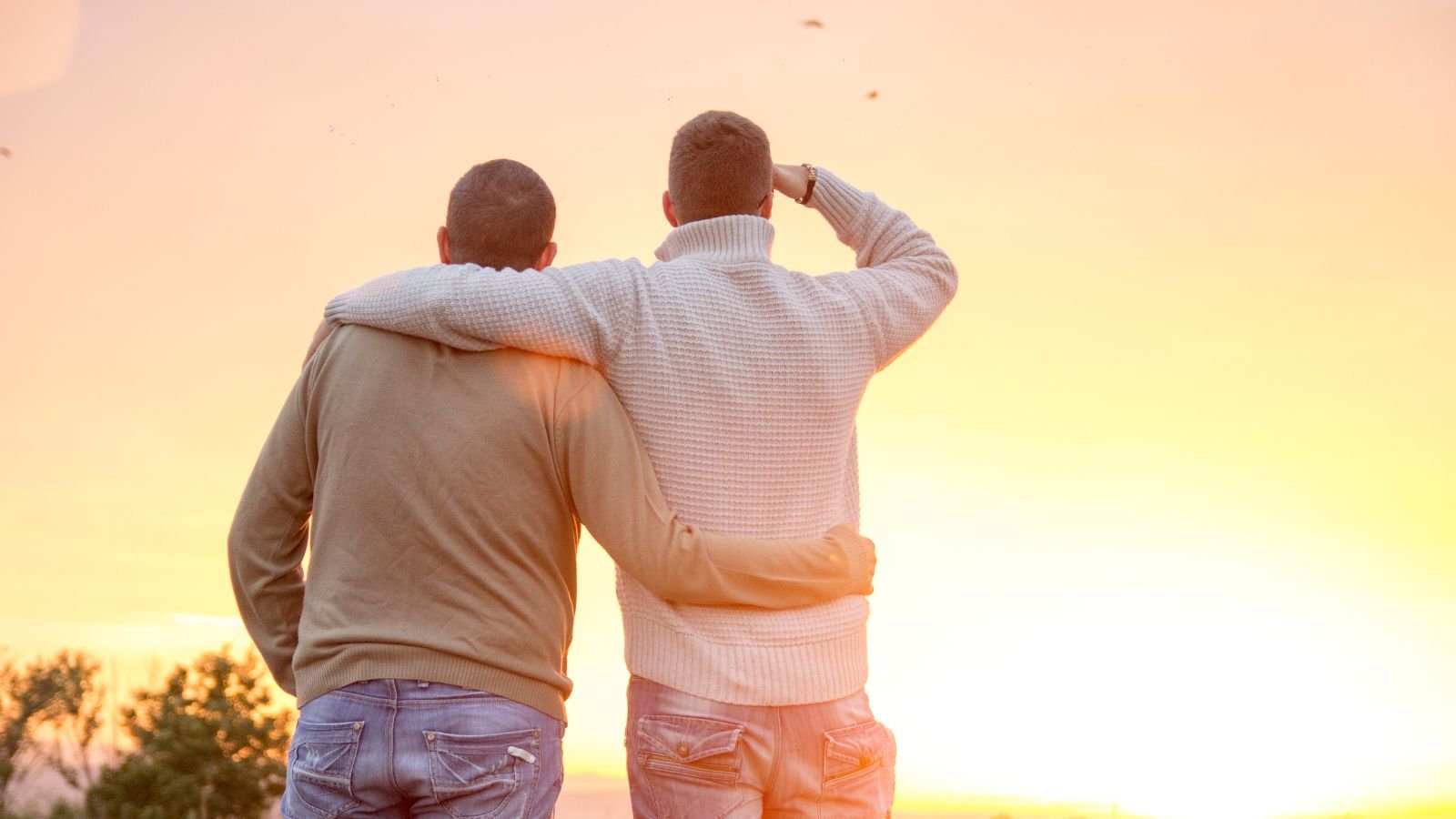 gay-couple-sunset